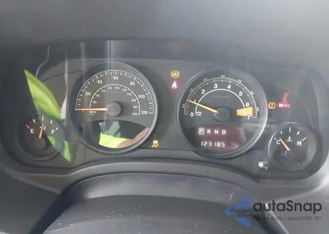 2016 Jeep Compass Sport z USA, uszkodzony, nr VIN 1C4NJCBAXGD642593